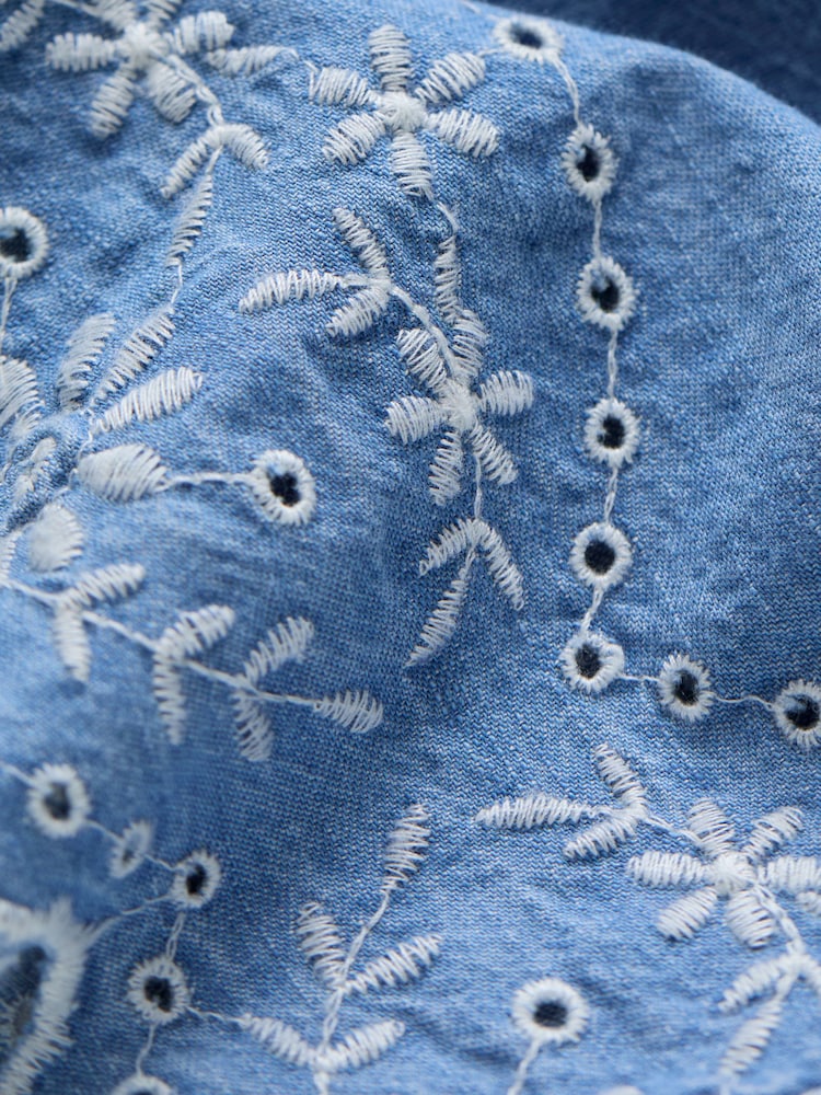 Shorts mit Lochstickerei - Bild 6 von 6 Shorts mit Lochstickerei - Bild 6 von 6