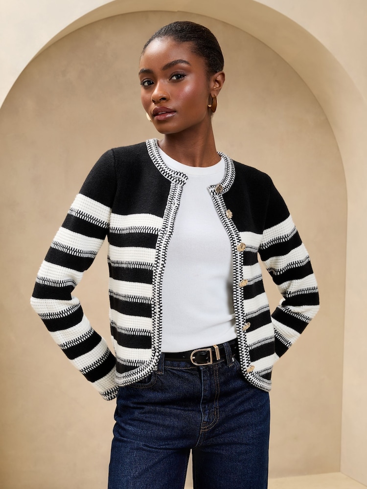 Negro y blanco - Lipsy Buttoned Crew Neck Knit Cardigan - Imagen 1 de 4
