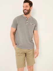 Grau - FatFace Garment Dyed Pocket Henley - Bild 1 von 7