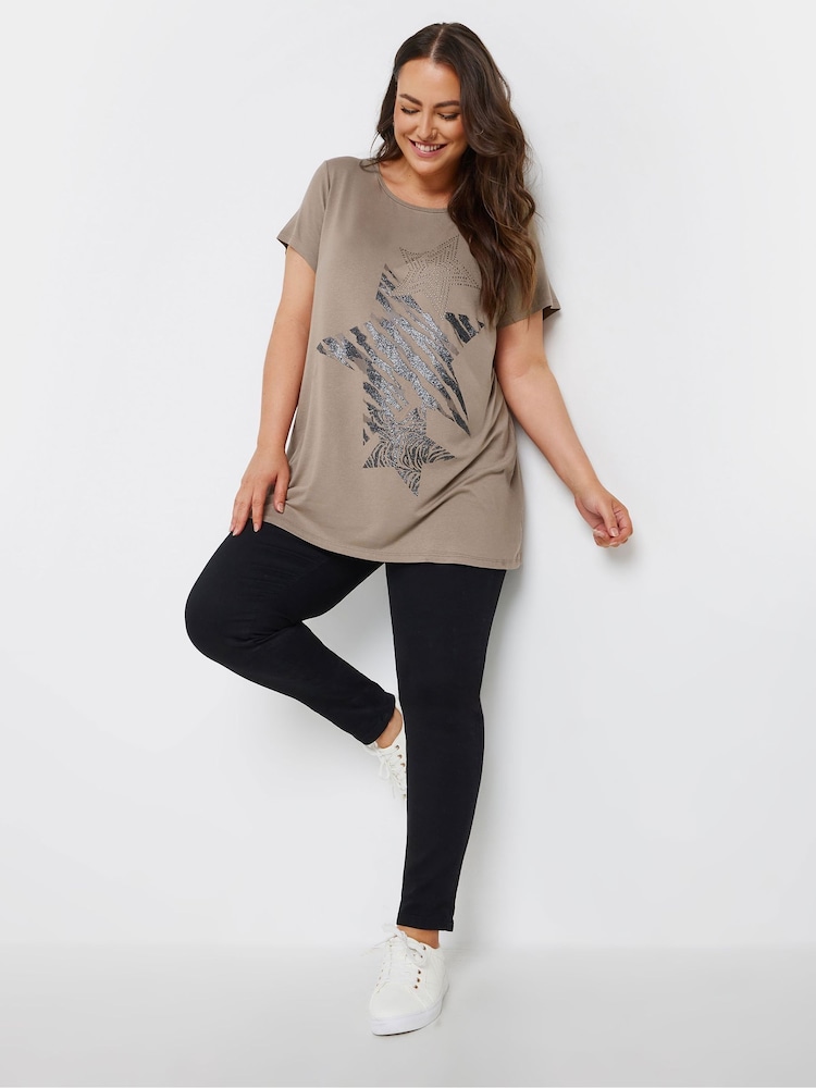 Braun - Yours Curve T-Shirt mit Glitzerherz - Bild 2 von 5 Braun - Yours Curve T-Shirt mit Glitzerherz - Bild 2 von 5
