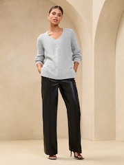Gris con punto de ochos - Lipsy V-Neck Longline Knitted Jumper - Imagen 3 de 4