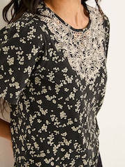 FatFace Leoni Black Mono Ditsy T Shirt - Image 4 of 5