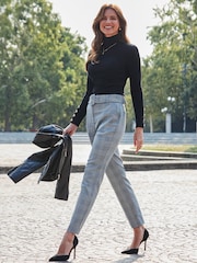 Sosandar Grey Checked Print Belted Tapered Trousers - Image 2 of 5