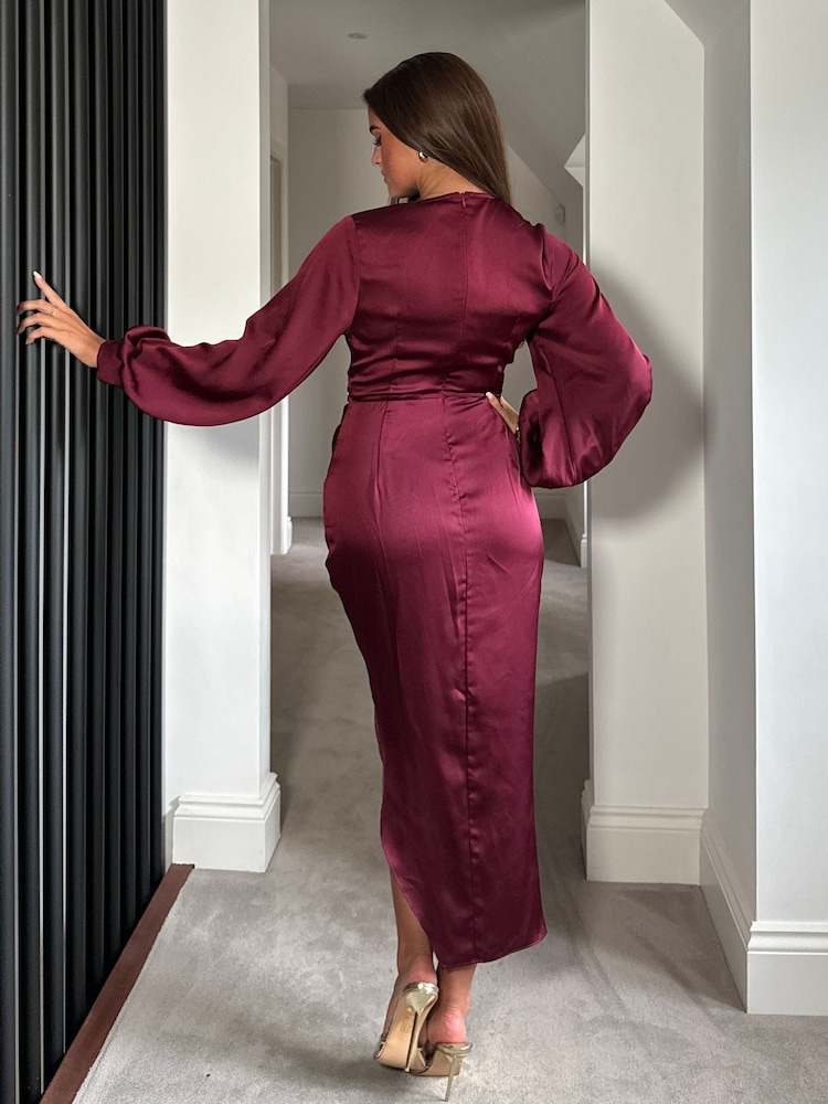 Rot - Girl In Mind – Elsa – asymmetrisches Langarmkleid mit Schnalle - Bild 4 von 4 Rot - Girl In Mind – Elsa – asymmetrisches Langarmkleid mit Schnalle - Bild 4 von 4