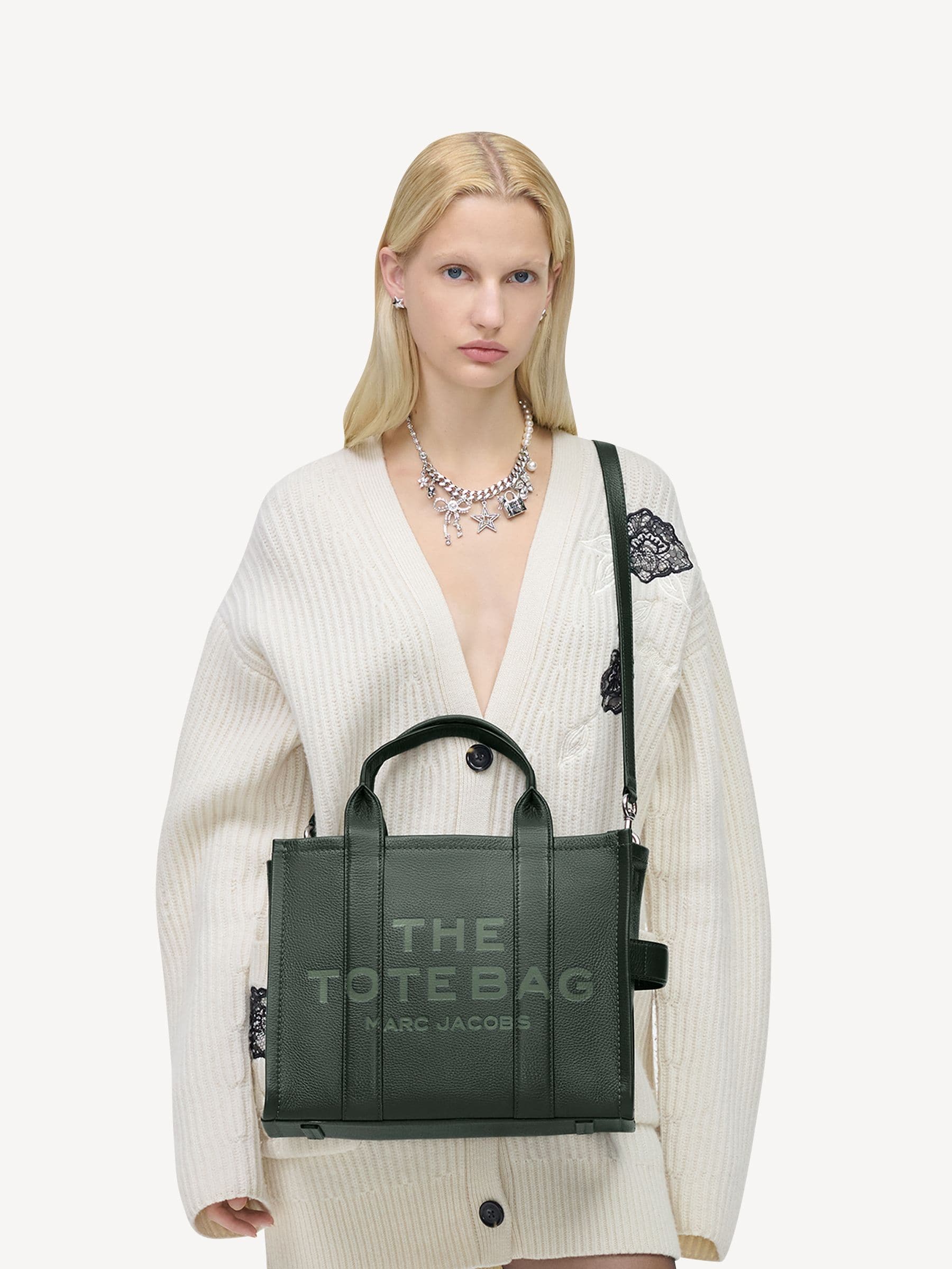 セール人気☆MARC JACOBS  THE TOTE  MEDIUM Amazon.com: Marc Jacobs The Medium Colorblocked Tote Bag