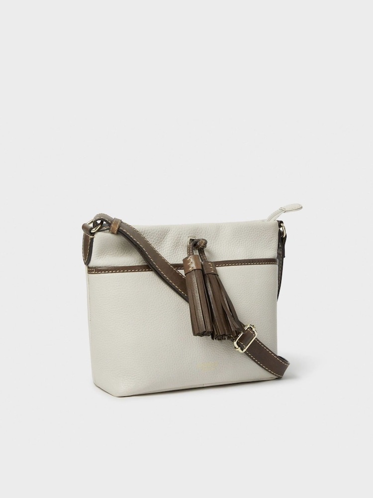 Bolsa transversal de couro OSPREY LONDON The Savanna Cream - Imagem 2 de 6