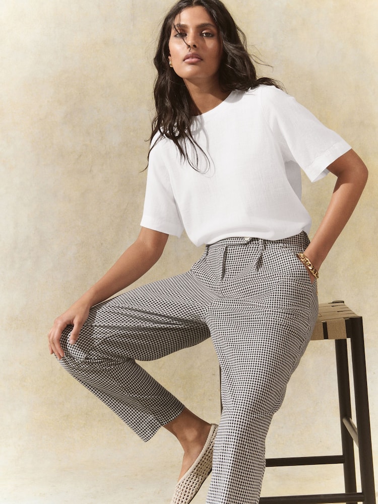 White Short Sleeve Boxy T-Shirt with Linen - Image 2 of 9