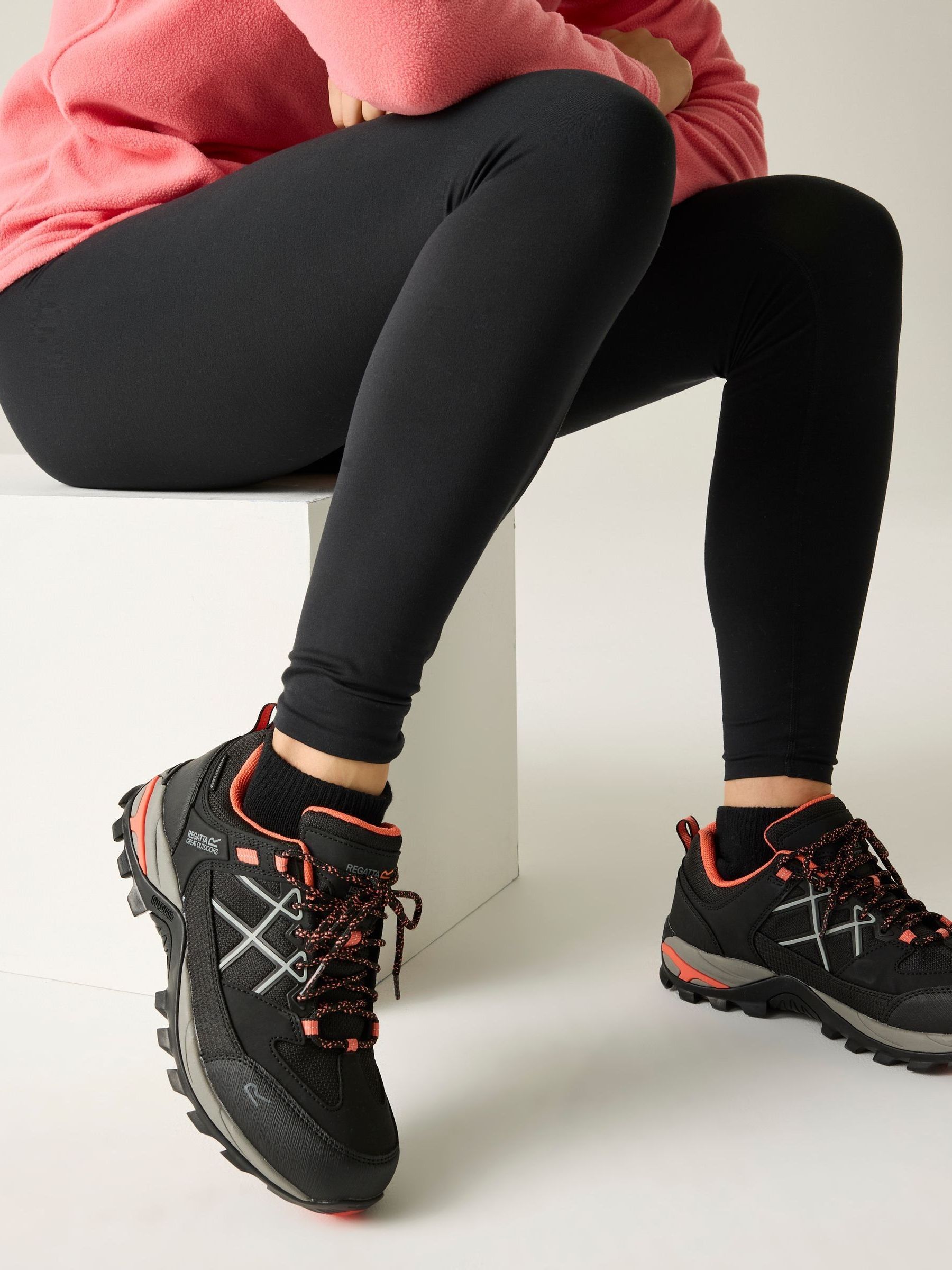 Regatta Women's Black Satsuma Samaris Iii Low Waterproof Walking Shoes in Size 7, Sports Direct - Image 5