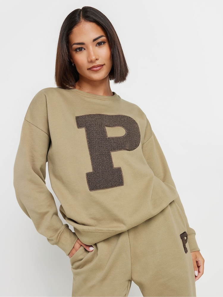 سويت شيرت بخياطة أبليكيه من PixieGirl Petite - صورة 2 من 5