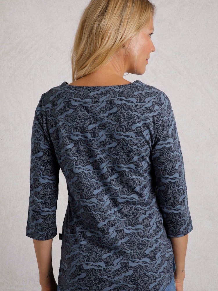 Blau - Weird Fish Pinto bedrucktes T-Shirt aus Bio-Jersey - Bild 2 von 7 Blau - Weird Fish Pinto bedrucktes T-Shirt aus Bio-Jersey - Bild 2 von 7