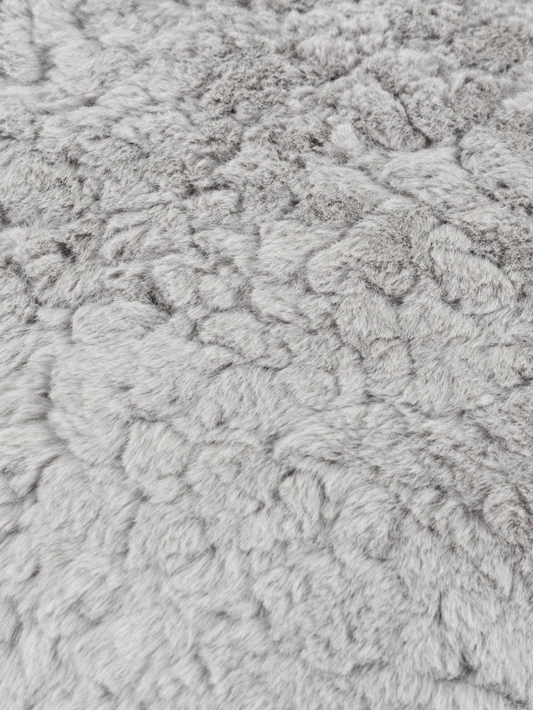 furn. Megeve Mottled Faux Fur Cushion - Imagen 3 de 3
