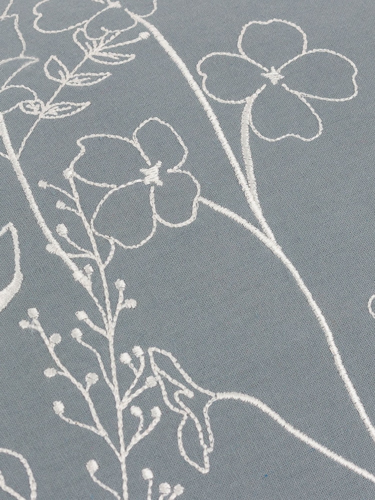 Wylder Mae Floral Print Embroidered 100% Cotton Cushion - Imagem 5 de 5
