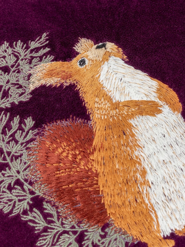 وسادة كرسي مطرَّزة بأشجار الغابة من Furn - Image 6 of 6 وسادة كرسي مطرَّزة بأشجار الغابة من Furn - Image 6 of 6