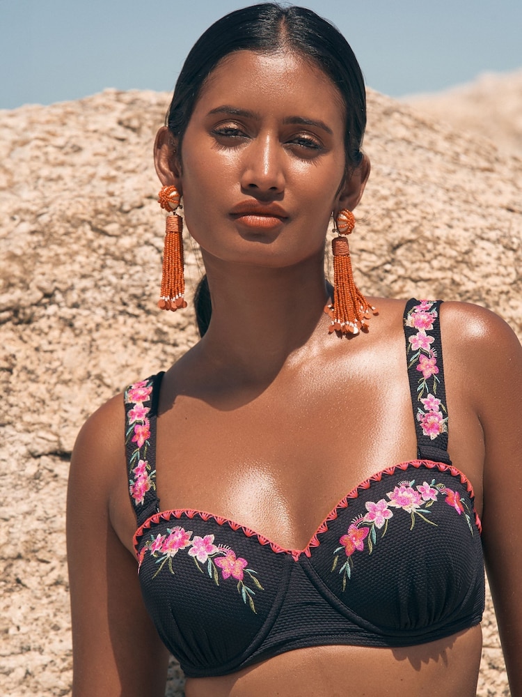 Noir brodé - HautLove & Roses de moulé Bikini - Image 1 of 4