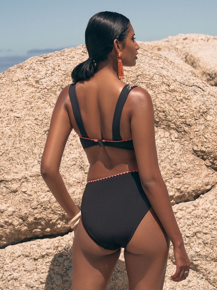 Noir brodé - HautLove & Roses de moulé Bikini - Image 4 of 4