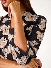 Roman Floral V-Neck Pleat Front Stretch Top - Imagen 6 de 6