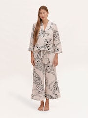 Desmond & Dempsey Boxy & Wide Pyjamas Set - صورة 1 من 5