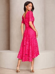 Roze - Lipsy Premium Midi-jurk van broderiekant met korte mouwen, V-hals en ongelijke zoom - Image 4 of 4