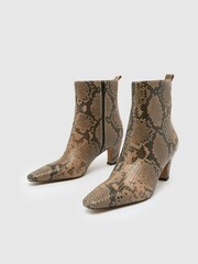 Schuh Blakely Leather Chisel Brown Boots - Image 4 of 4