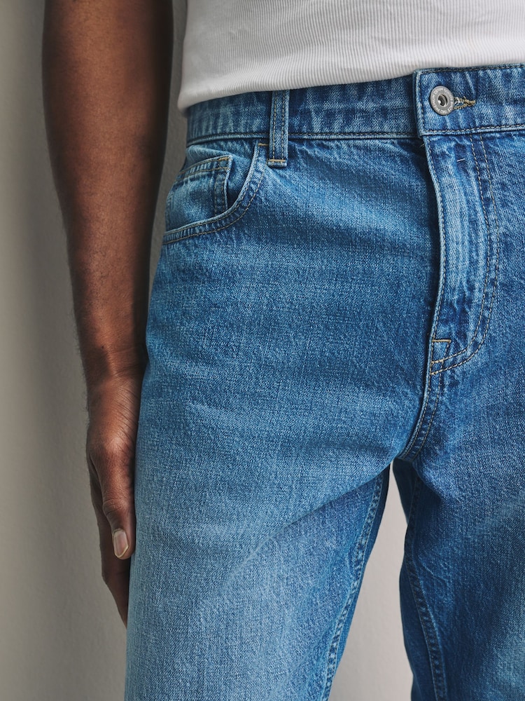 כחול  - גזרה ישרה - Signature Lightweight Cotton Linen Jeans - Image 6 of 12