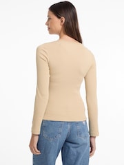 Guess Jeans Beige 100% Cotton Long Sleeve Logo T-Shirt - Image 2 of 5