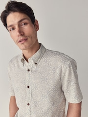 White Printed Tile Short Sleeve 100% Cotton Shirt - Image 4 of 8