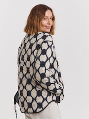 JD Williams Cream Printed Short Quilt Jacket - Image 2 of 4