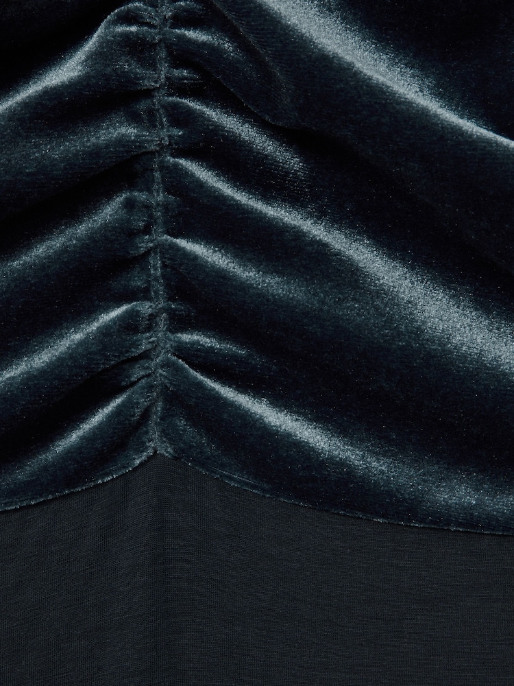 Bodi de terciopelo con diseño fruncido y abertura en forma de cerradura Etta de Reiss - Imagen 6 de 6 Bodi de terciopelo con diseño fruncido y abertura en forma de cerradura Etta de Reiss - Imagen 6 de 6
