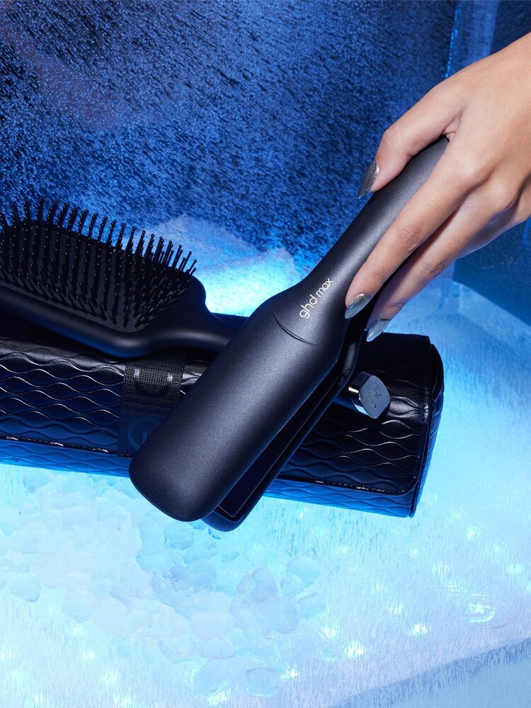 ghd Max Wide Plate Straightener Gift Set (Worth over £266) - Image 4 of 4