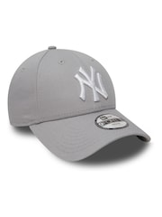 New Era Kids Grey New York Yankees Essential 9FORTY 100% Cotton Cap - Image 4 of 4