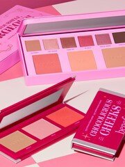 Benefit Chocolicious Cheeks Hoola Bronzer and Blush Gift Palette (Worth £50) - Image 3 of 4