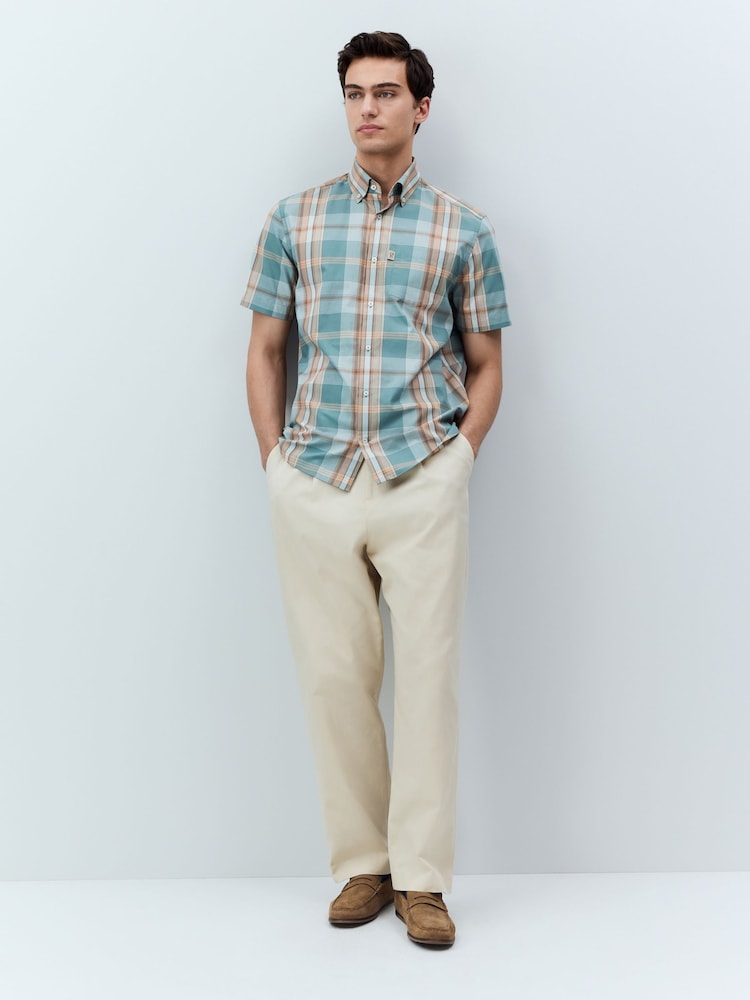 Petrol Blue/Neutral Madras Check - Оксфордская рубашка классического кроя с короткими рукавами из легкой в уходе ткани - Изображение 1 из 7 Petrol Blue/Neutral Madras Check - Оксфордская рубашка классического кроя с короткими рукавами из легкой в уходе ткани - Изображение 1 из 7
