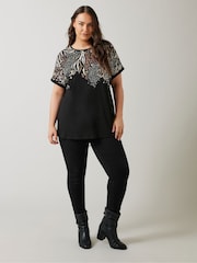 Evans Animal Print Black T-Shirt - Bild 3 von 6