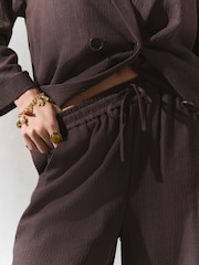 Marrón - Crinkle Textured Wide Leg Trousers - Imagen 4 de 8