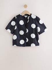 Navy Blue/White Spot Linen Blend Scallop Button Down Short Sleeve Blouse - Image 4 of 6