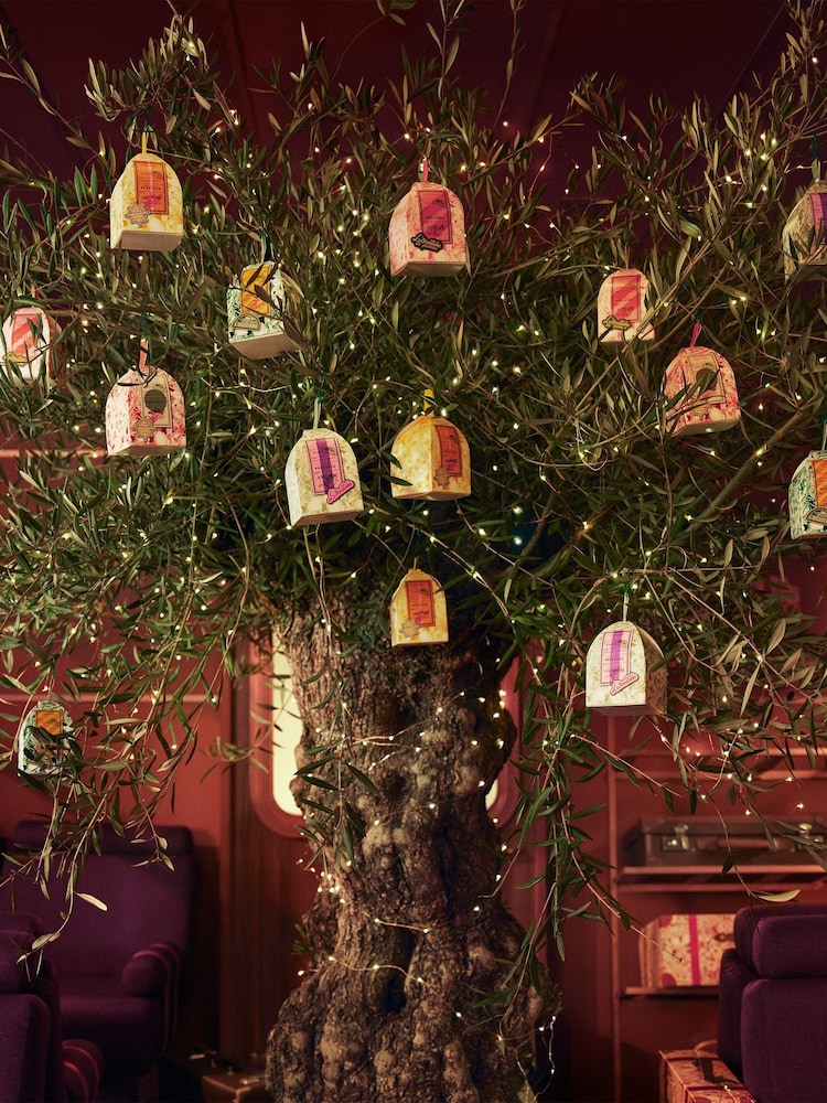 L'OCCITANE Cherry Blossom Festive Stocking Filler - Image 2 of 3