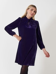 Crew Clothing Company Rochie din catifea Georgia Twist Shift Front - Image 1 of 5