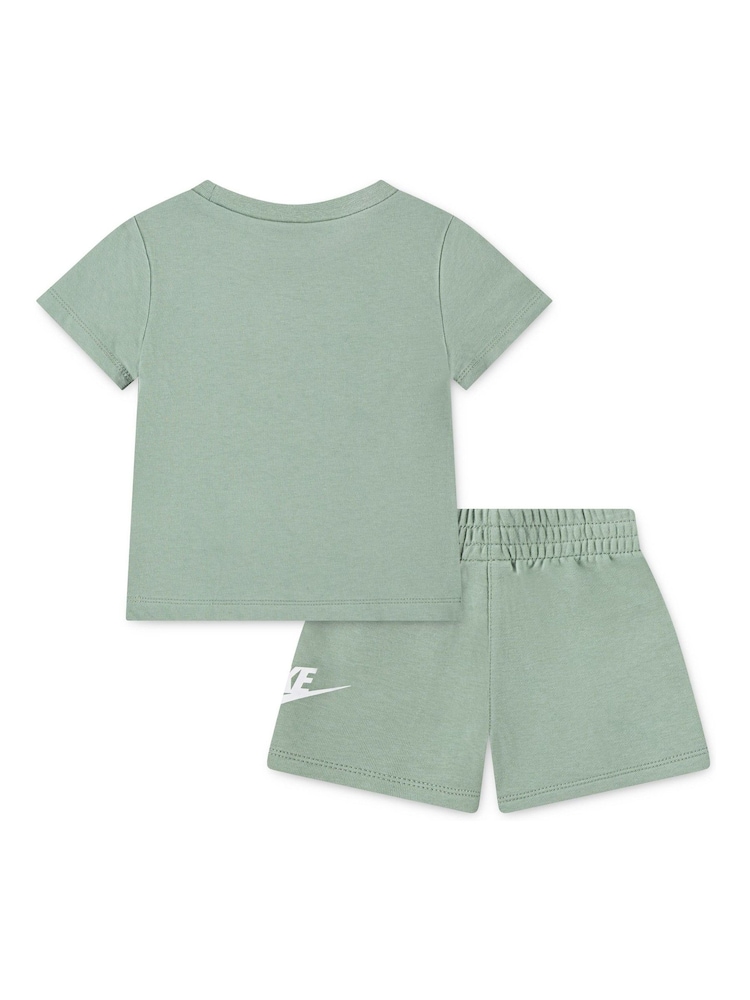 Verde - Nike Infant Club T-Shirt and Shorts Set - Imagen 2 de 4
