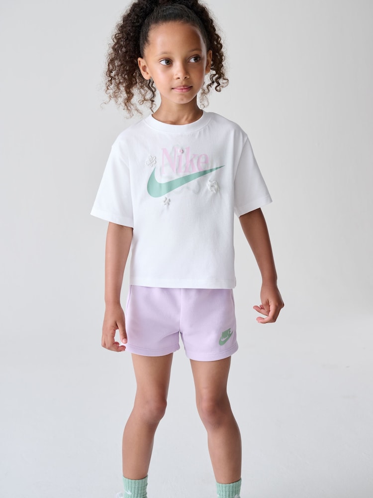 Morado - Nike Little Kids Wild Flower Top and Shorts Set - Imagen 2 de 13 Morado - Nike Little Kids Wild Flower Top and Shorts Set - Imagen 2 de 13