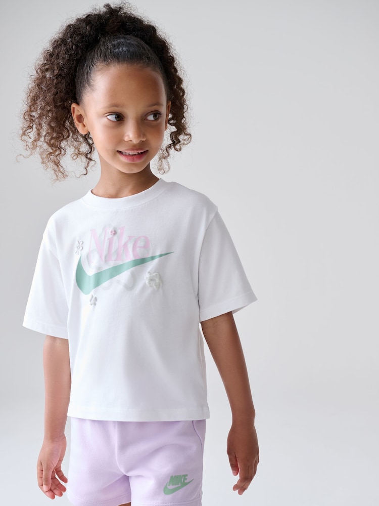 Fioletowy - Zestaw Nike dla małych dzieci w kwiaty: top i spodenki - Image 4 of 13