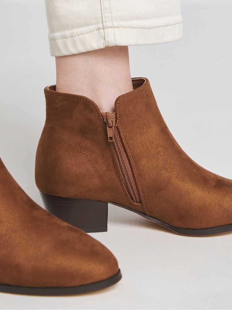 JD Williams Natural Wide Fit Classic Synthetic Western Ankle Boots in Wide Fit - Image 3 of 3