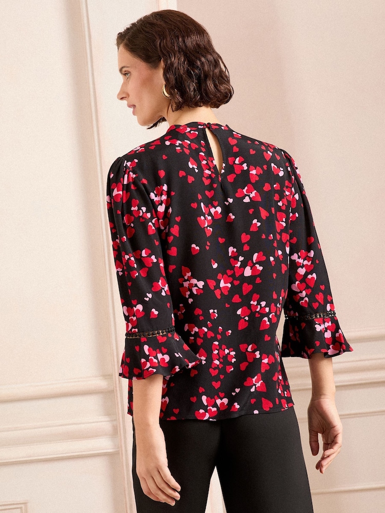 Schwarz mit Herzmotiv - Love & Roses Bluse mit 3/4 Trompetenärmeln - Image 4 of 4