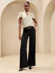 Crema - Lipsy Keyhole Flutter Sleeve Blouse - Imagen 3 de 4