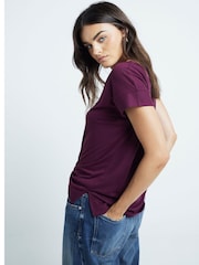 River Island Burgundy/Black/Beige 2 Pack V-Neck T-Shirts - Image 4 of 6