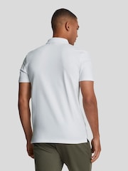 أبيض كروم - قميص بولو سادة من Lyle & Scott - صورة 2 من 5