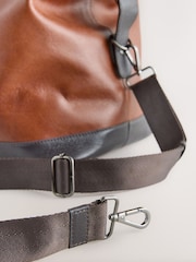 Marron fauve - Fourre-tout en cuir contrastant - Image 6 of 7
