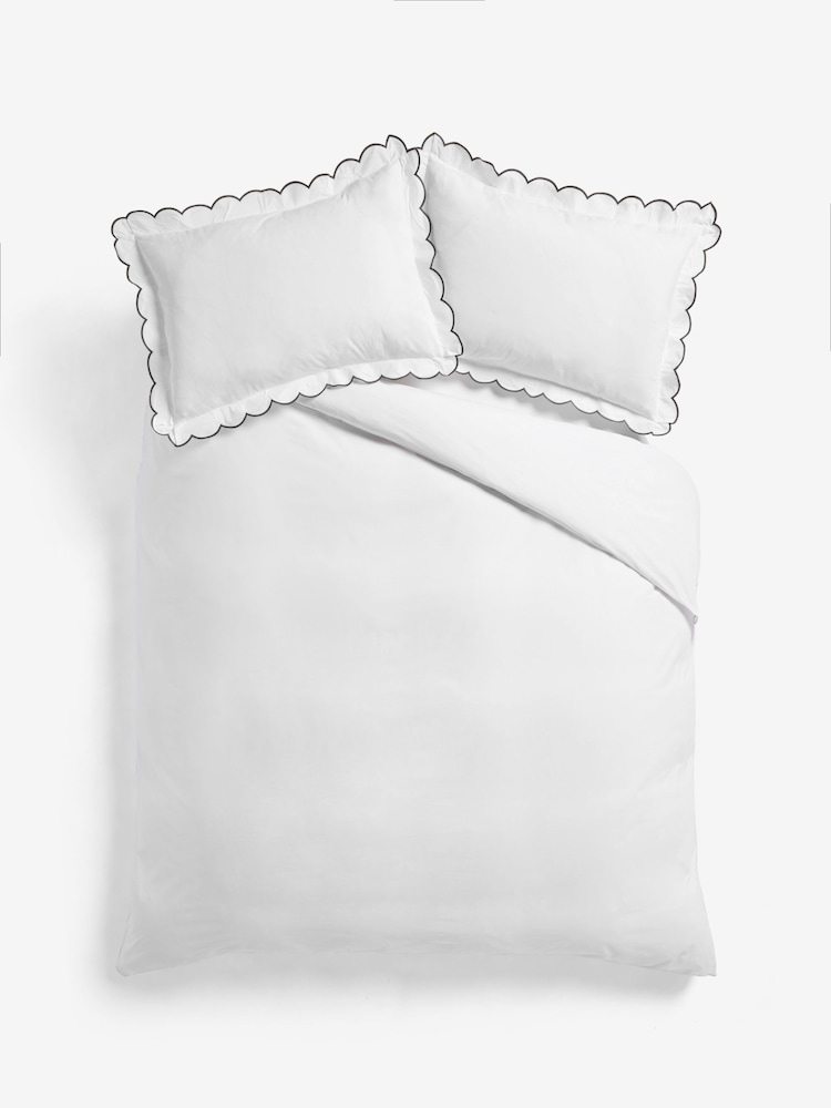 White and Charcoal 200 Thread Count Scallop Duvet Cover and Pillowcase Set - Image 4 of 4