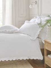 200 Thread Count Scallop Duvet Cover and Pillowcase Set - Imagem 1 de 6