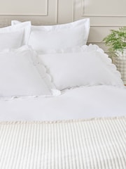 200 Thread Count Scallop Duvet Cover and Pillowcase Set - Imagem 3 de 6