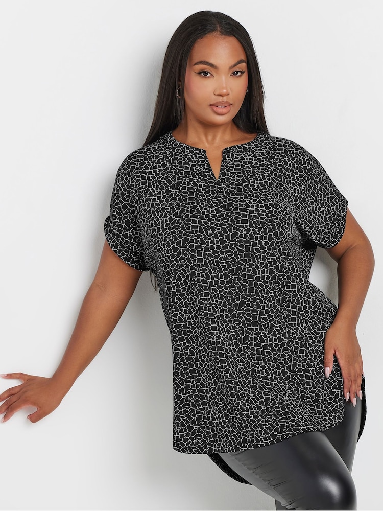 Yours Curve Top mit Einkerbung am Ausschnitt - Bild 1 von 5 Yours Curve Top mit Einkerbung am Ausschnitt - Bild 1 von 5
